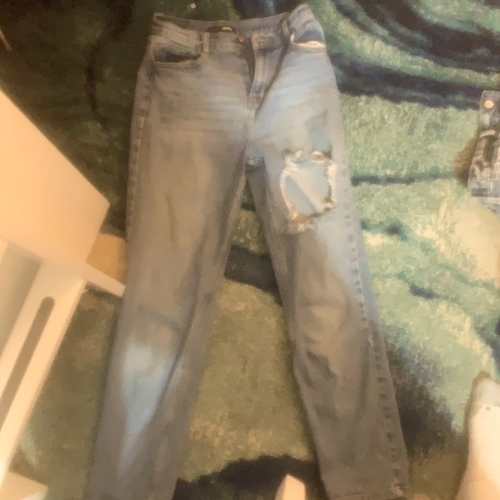 These are blue jeans size five and a skinny fit